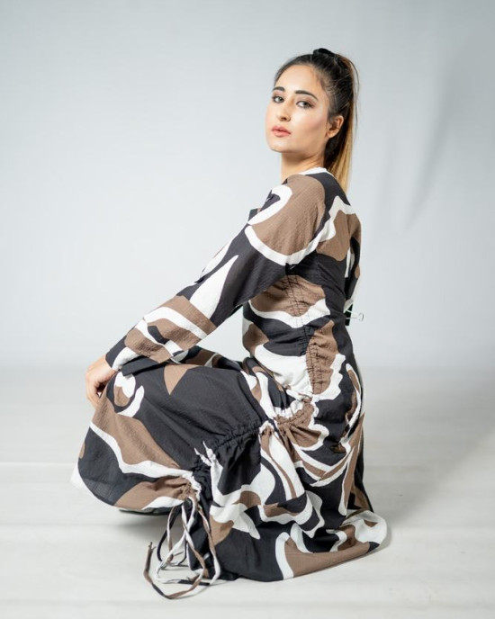 FRONT DRAWSTRING BROWN AND BLACK PRINTED DRESS 
