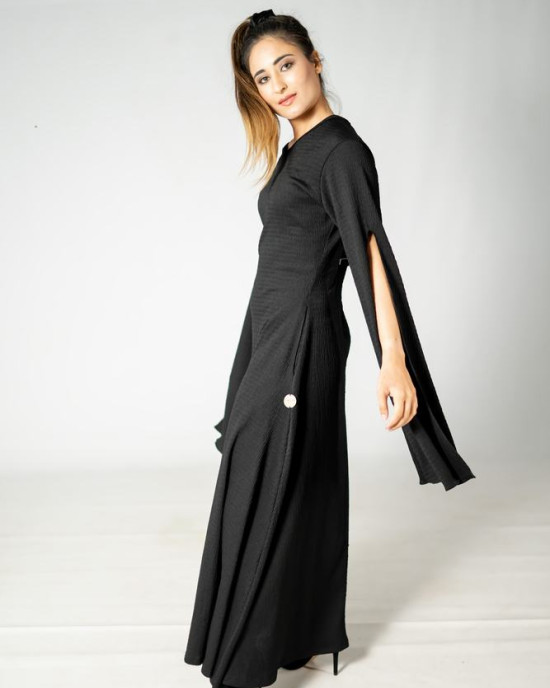 BLACK A LINE  EXTRA LENGTH SLEEVE 