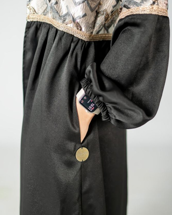 BLACK THROW WITH BROCADE 