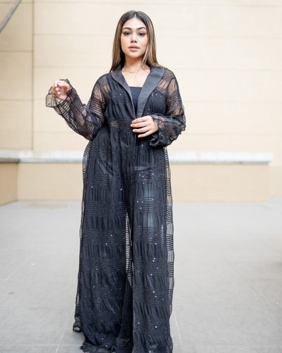 BLACK SEQUINCE ROUGE THROW 